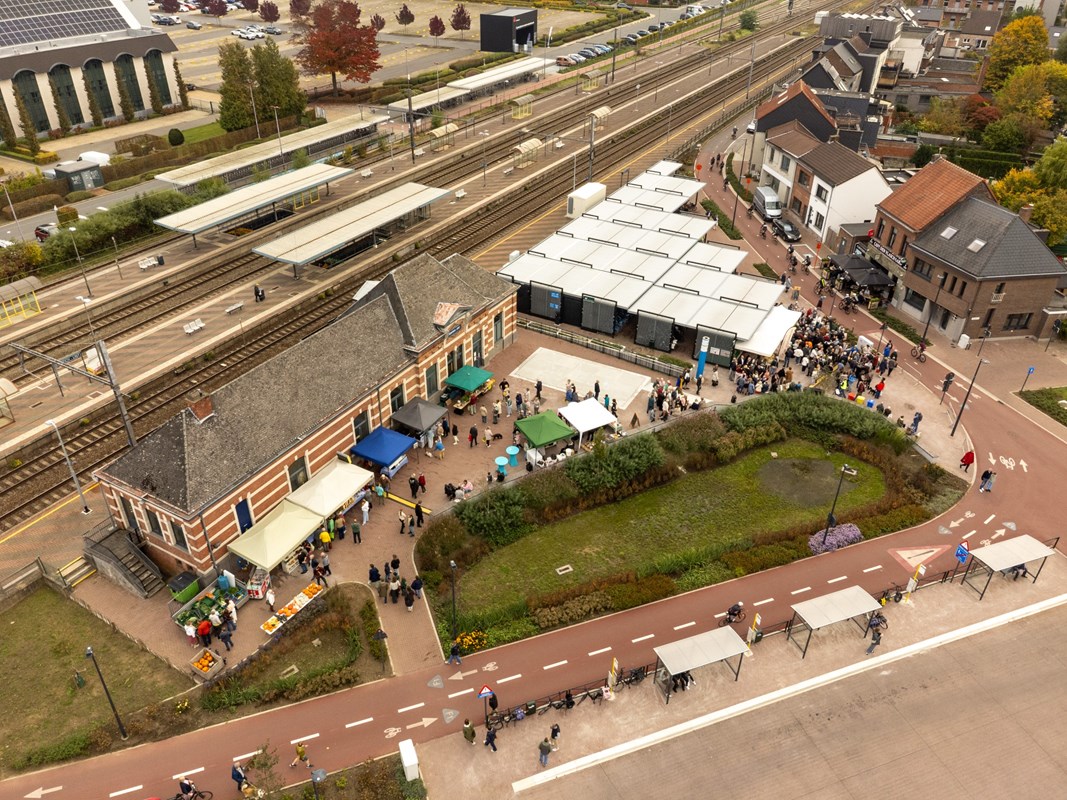 Stationsplein Kontich met waterpartij