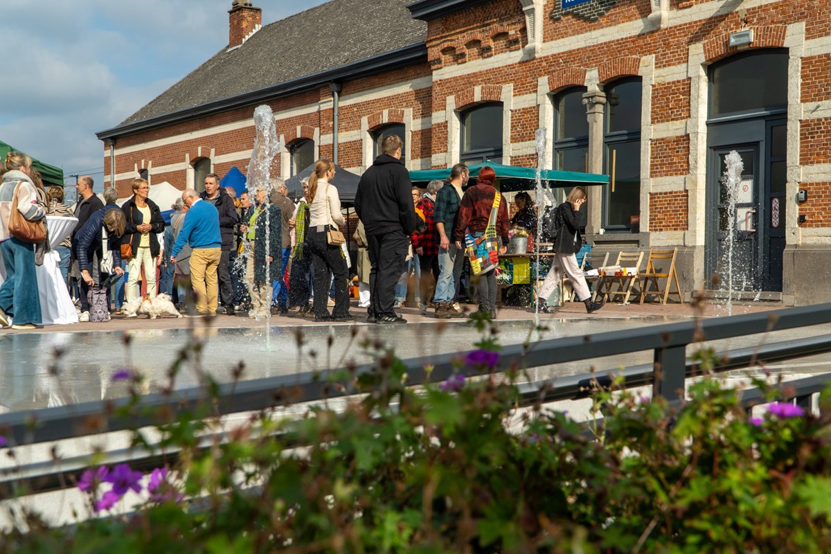 Stationsplein Kontich met waterpartij