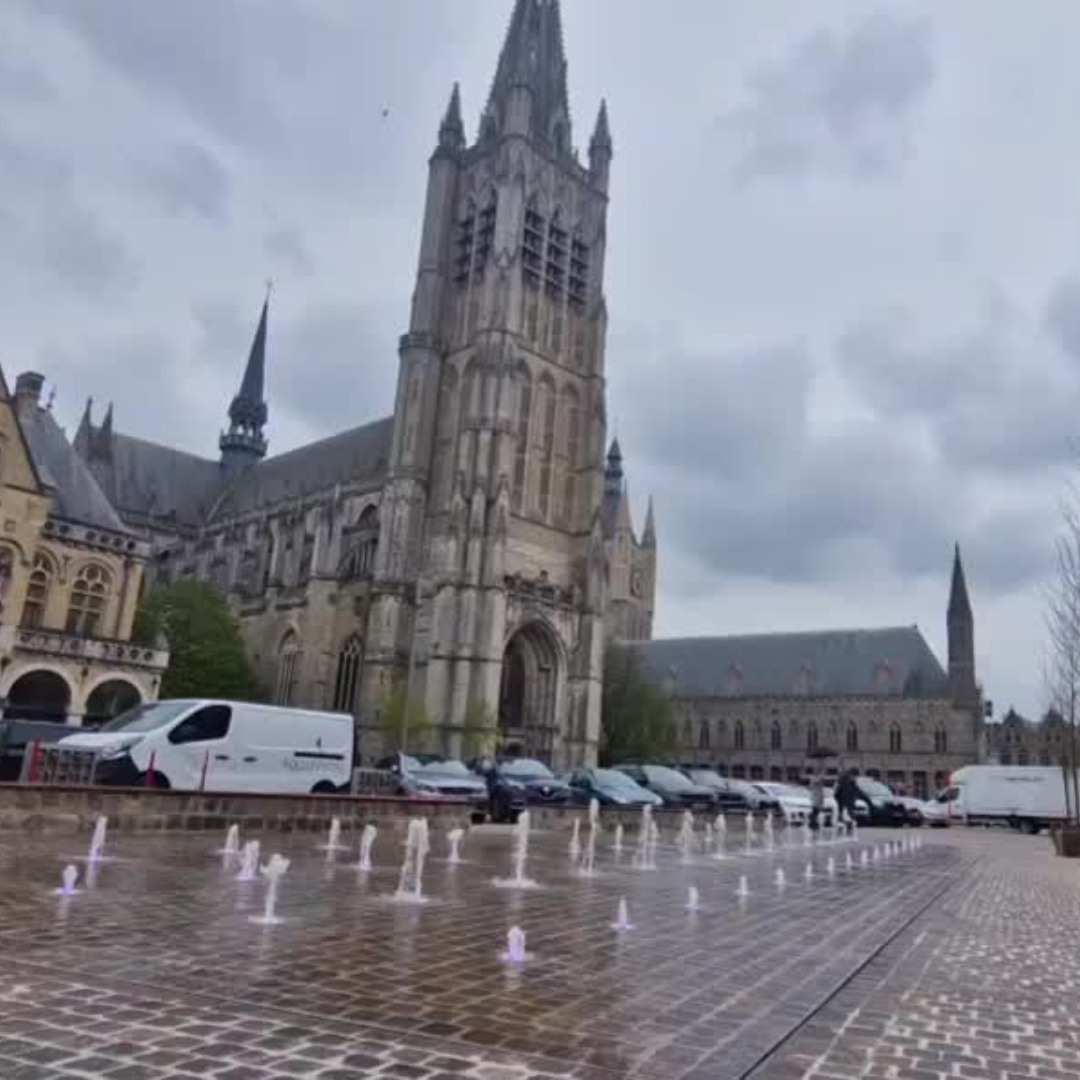 Fontein op heraangelegd plein De Leet in Ieper