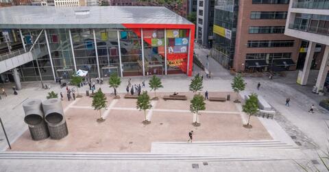 Vernieuwde Mediaplein achter Centraal Station in Antwerpen