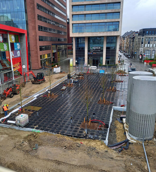 Vernieuwde Mediaplein achter Centraal Station in Antwerpen