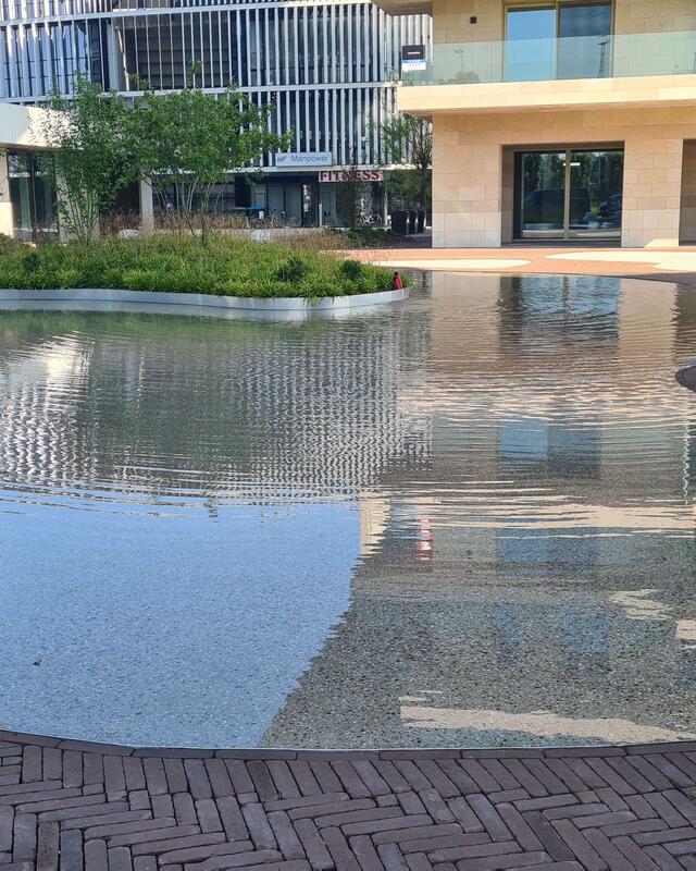 Waregems project Waterfront - Spiegelvijver tussen het hotel